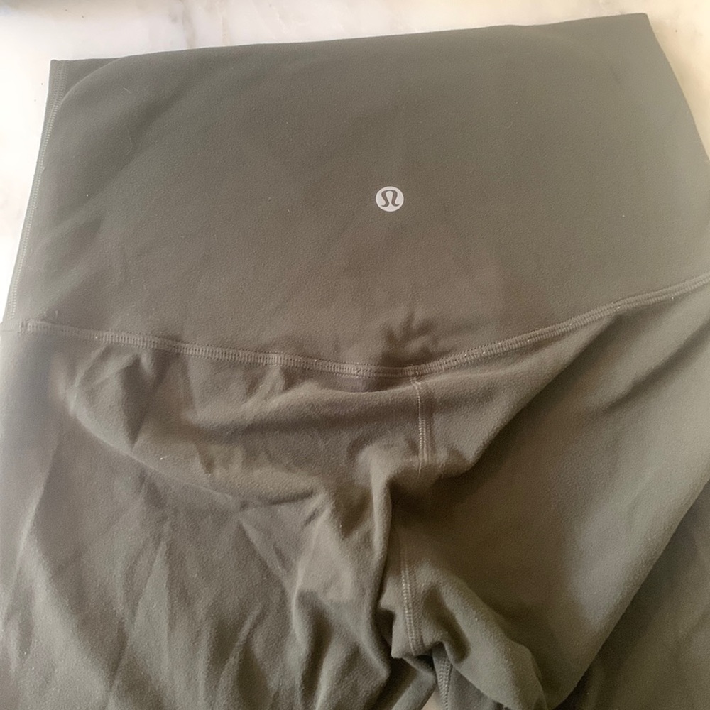 Lululemon SHRalign leggings size 6 full length